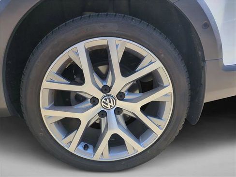 Used 2018 Volkswagen Golf Alltrack SEL image 24