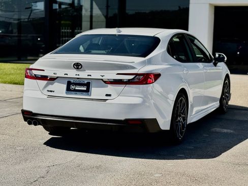 Used 2025 Toyota Camry SE w/ Convenience Package FWD image 15