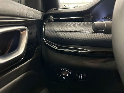 New 2026 Jeep Compass Latitude image 18