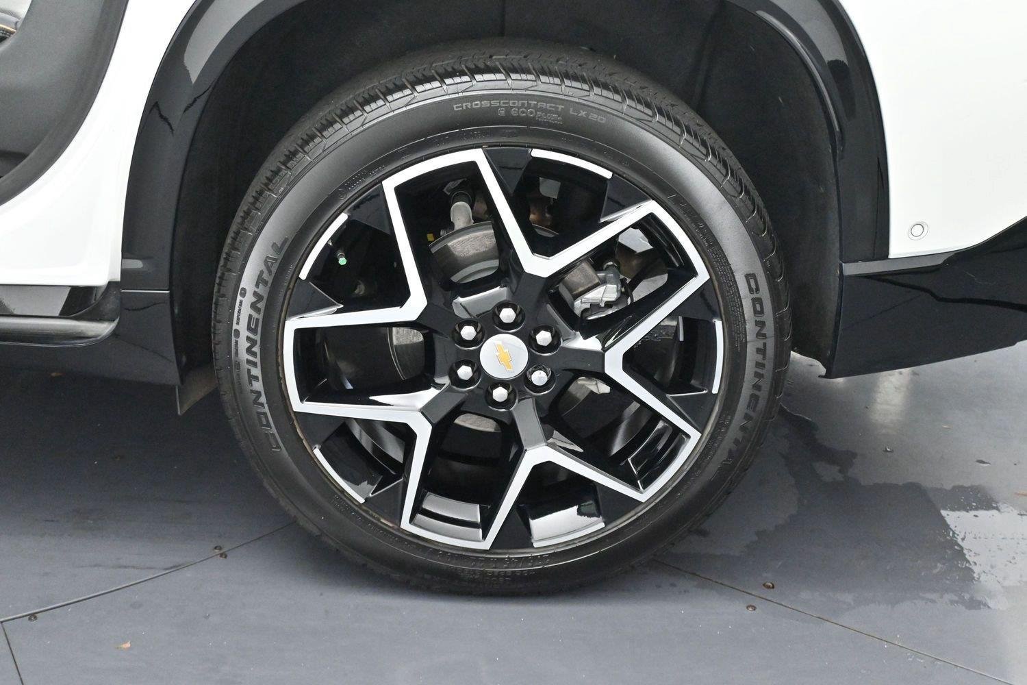 Used 2025 Chevrolet Traverse High Country FWD image 38