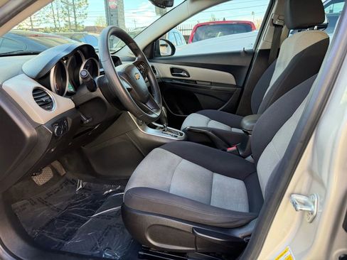 Used 2014 Chevrolet Cruze LS image 30