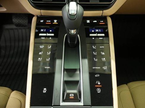 New 2026 Porsche Macan image 23