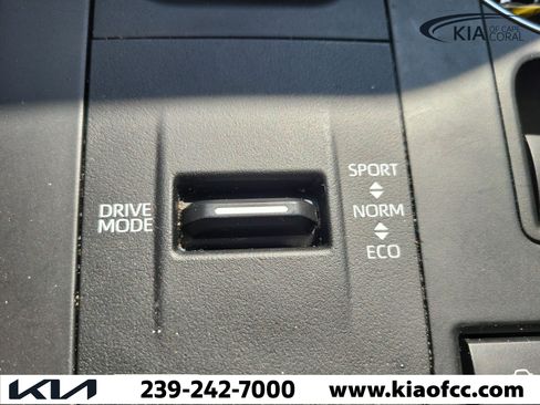 Used 2022 Toyota Highlander XLE FWD image 30
