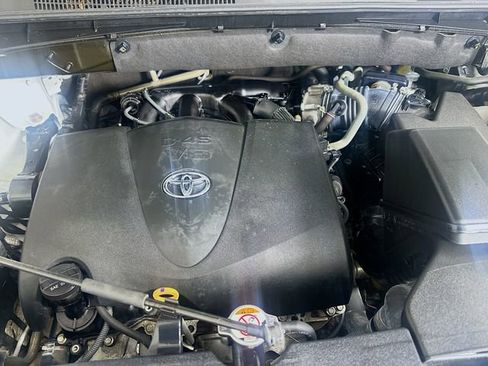 Used 2019 Toyota Highlander Limited FWD image 30