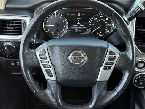 Used 2021 Nissan Titan SV w/ SV Convenience Package image 13