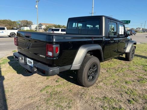 Used 2024 Jeep Gladiator Sport image 7