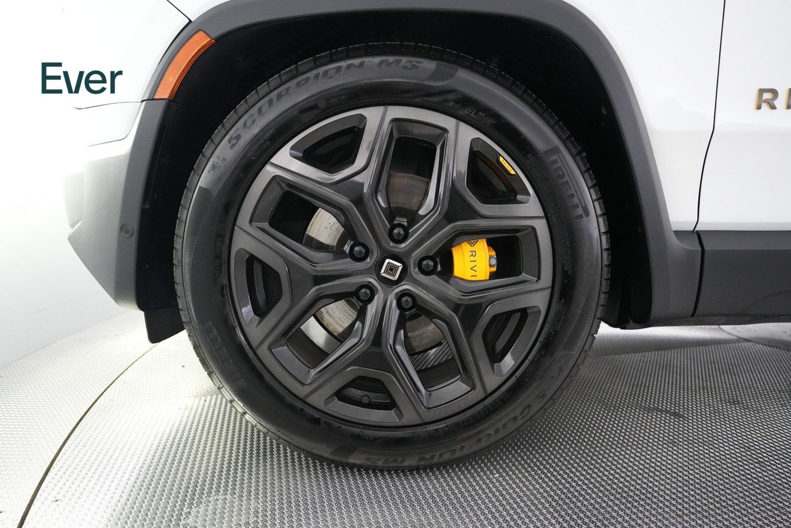 Used 2025 Rivian R1S Premium Dual AWD/4WD image 19