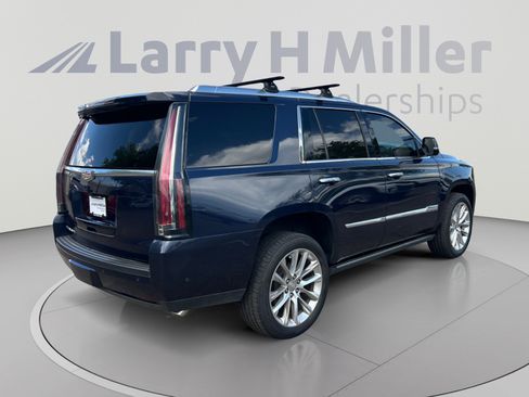 Used 2017 Cadillac Escalade Premium Luxury AWD/4WD image 5