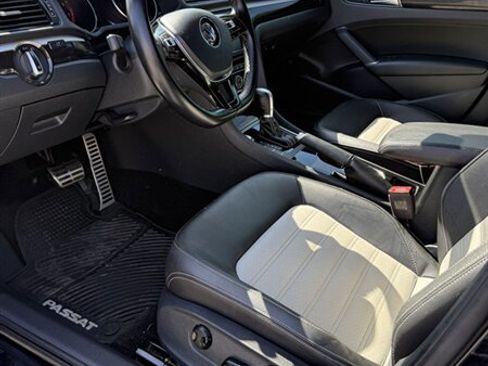 Used 2018 Volkswagen Passat 3.6 image 5
