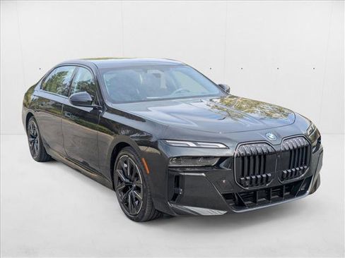 New 2026 BMW 750e xDrive image 6