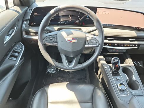 Used 2024 Cadillac XT4 Luxury w/ Cold Weather Package AWD/4WD image 9