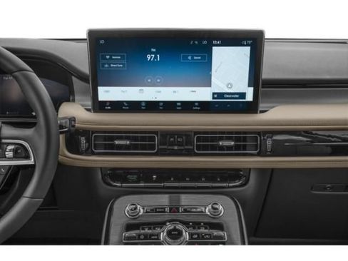 Used 2023 Lincoln Nautilus FWD w/ Premium Package image 11