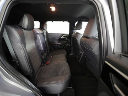 Used 2024 Mitsubishi Outlander SE Black Edition FWD image 11