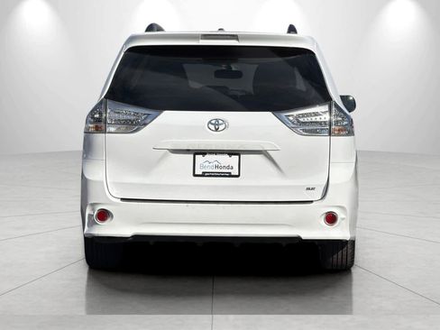 Used 2015 Toyota Sienna SE image 7
