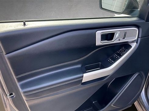 Used 2022 Ford Explorer Limited image 15
