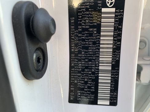 Used 2025 Toyota Corolla LE image 27