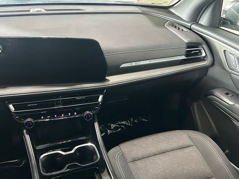 Used 2024 Chevrolet Traverse LT FWD image 11