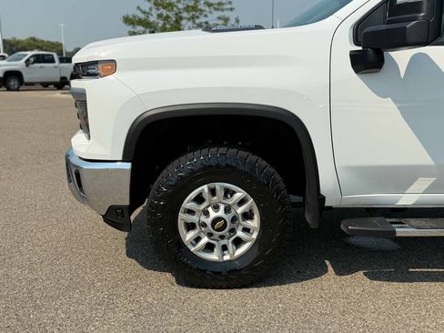 Used 2025 Chevrolet Silverado 2500 LT w/ Convenience Package AWD/4WD image 11