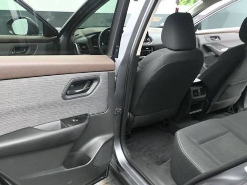 Used 2023 Nissan Rogue S AWD/4WD image 19