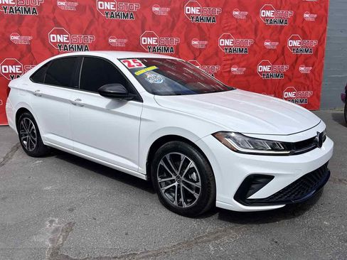 Used 2025 Volkswagen Jetta Sport FWD image 4