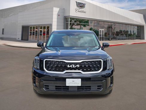 Used 2023 Kia Telluride LX AWD/4WD image 2