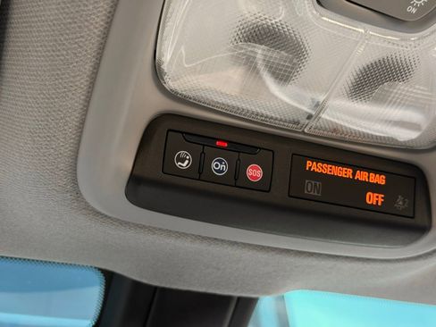 Used 2018 Chevrolet Bolt LT FWD image 41