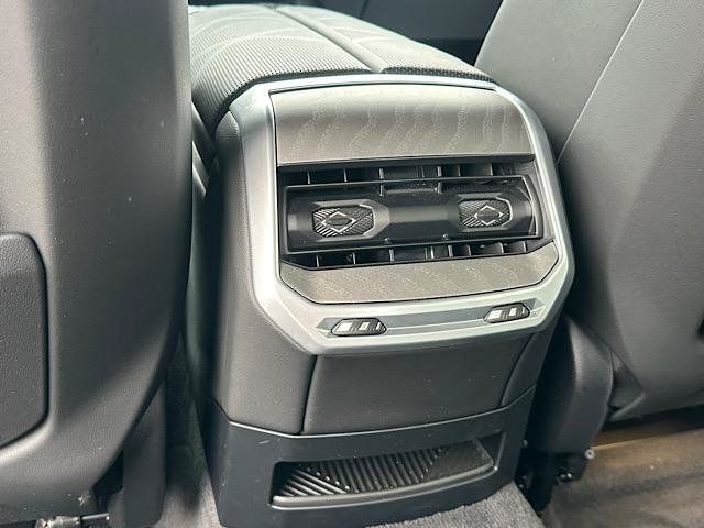 Used 2023 BMW 760i xDrive AWD/4WD image 24