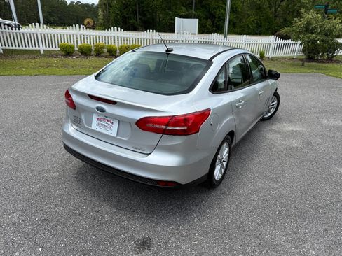Used 2015 Ford Focus SE image 6