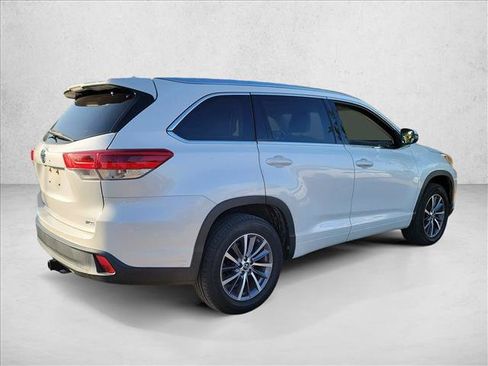 Used 2017 Toyota Highlander XLE FWD image 5