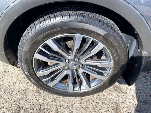 Used 2016 Ford Explorer Platinum image 17