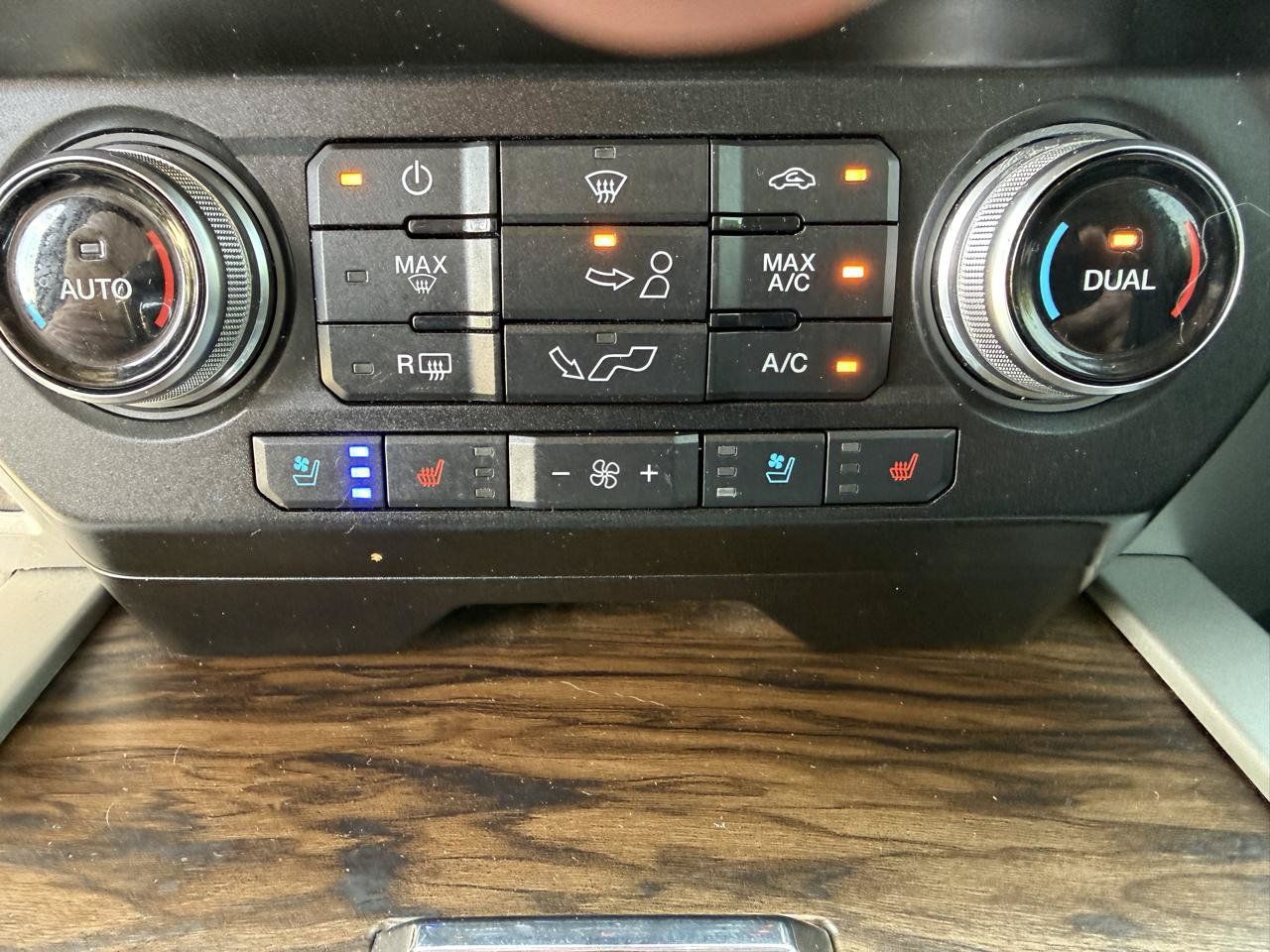 Used 2020 Ford F150 Lariat w/ Equipment Group 502A Luxury AWD/4WD image 21