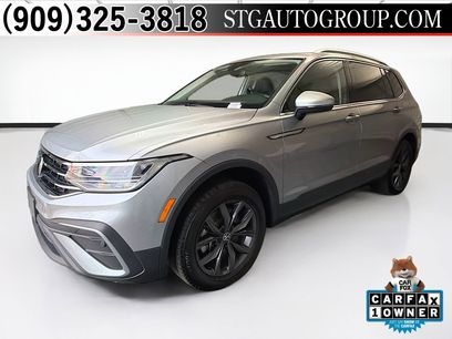Used 2023 Volkswagen Tiguan SE w/ Panoramic Sunroof Package