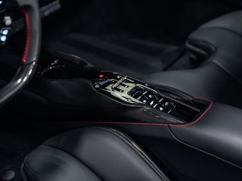 Used 2024 Ferrari SF90 Spider image 22