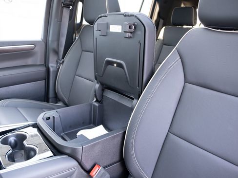 New 2026 Chevrolet Suburban Premier AWD/4WD image 9