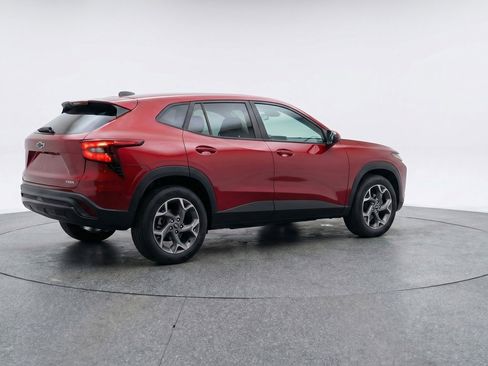 Used 2025 Chevrolet Trax LT FWD image 9
