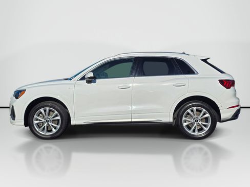 Used 2022 Audi Q3 2.0T Premium w/ Convenience Package AWD/4WD image 2