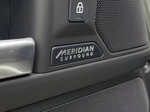 Used 2025 Land Rover Defender 130 X-Dynamic SE image 15