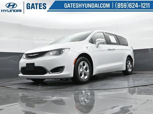 Used 2017 Chrysler Pacifica Touring Plus image 46