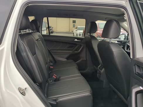 Used 2022 Volkswagen Tiguan SE w/ Panoramic Sunroof Package AWD/4WD image 32