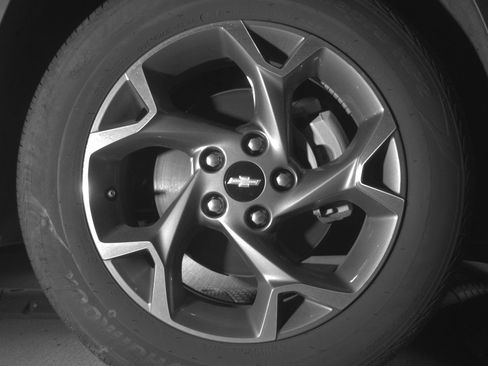 Used 2025 Chevrolet Trax LT FWD image 13