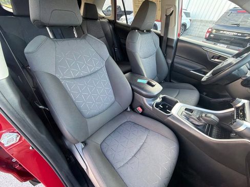 Used 2025 Toyota RAV4 XLE AWD/4WD image 35