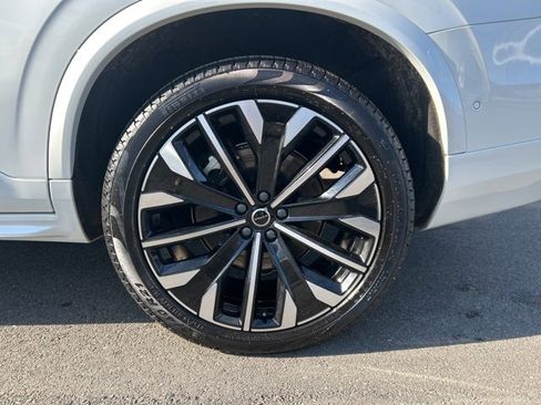 Used 2025 Volvo XC90 B5 Plus image 9
