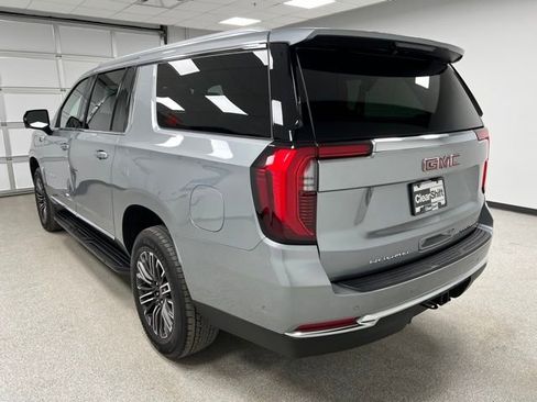 Used 2025 GMC Yukon XL Elevation AWD/4WD image 8