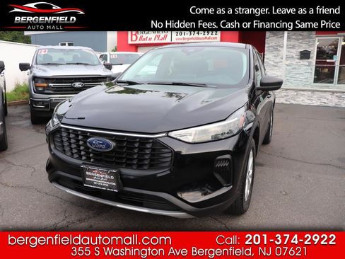 Used 2024 Ford Escape Active AWD/4WD image 1