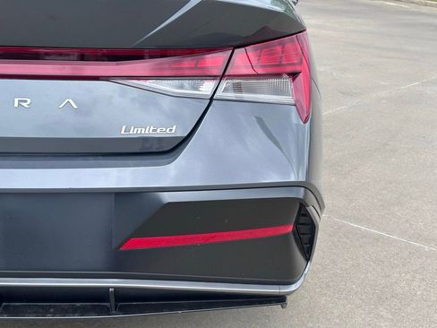 Used 2025 Hyundai Elantra Limited image 11