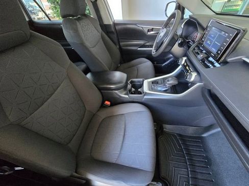 Used 2021 Toyota RAV4 XLE AWD/4WD image 20