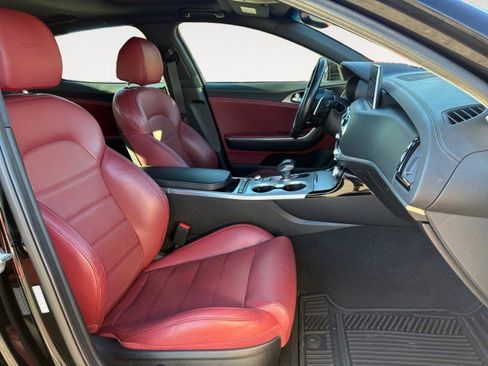 Used 2018 Kia Stinger GT2 image 6