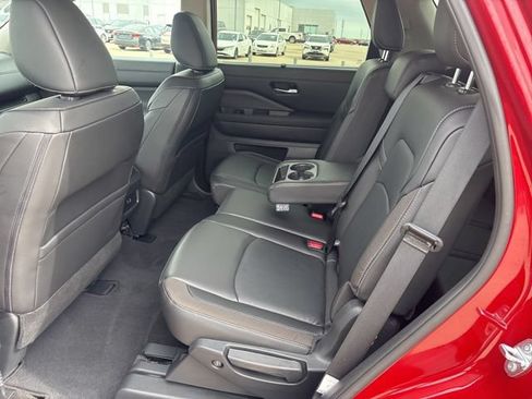 Used 2025 Nissan Pathfinder SL AWD/4WD image 22