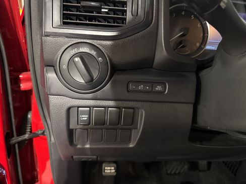 Used 2020 Nissan Titan S w/ S Utility Package image 17