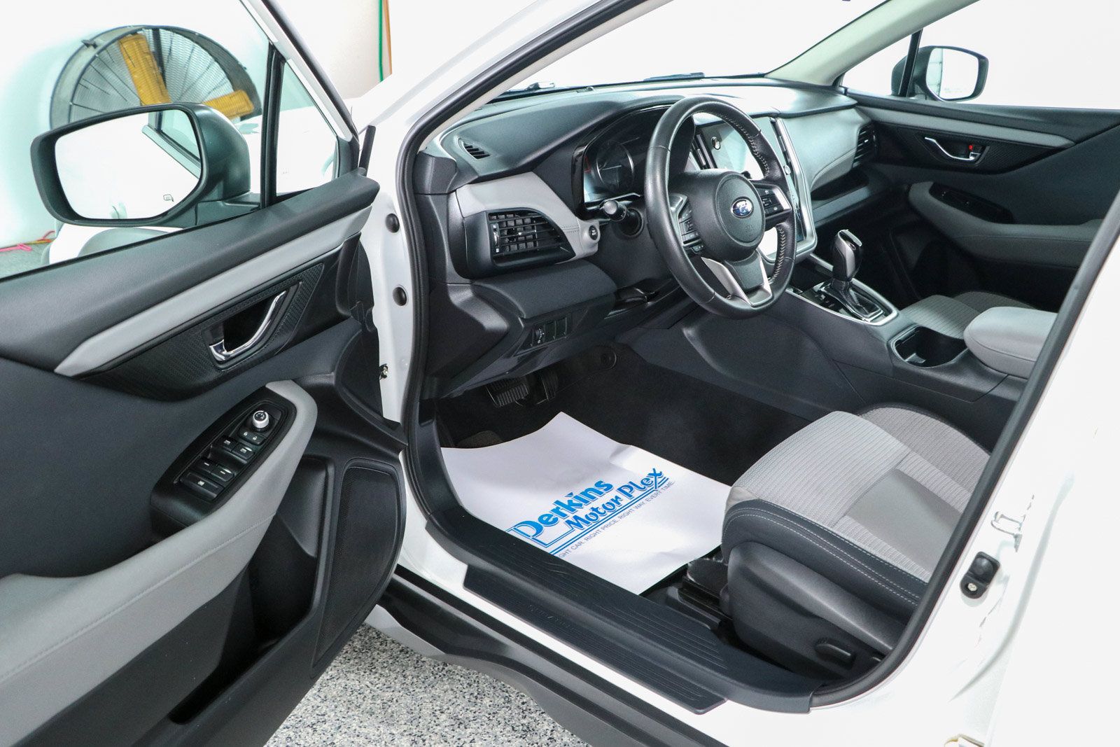 Used 2024 Subaru Outback Premium AWD/4WD image 3